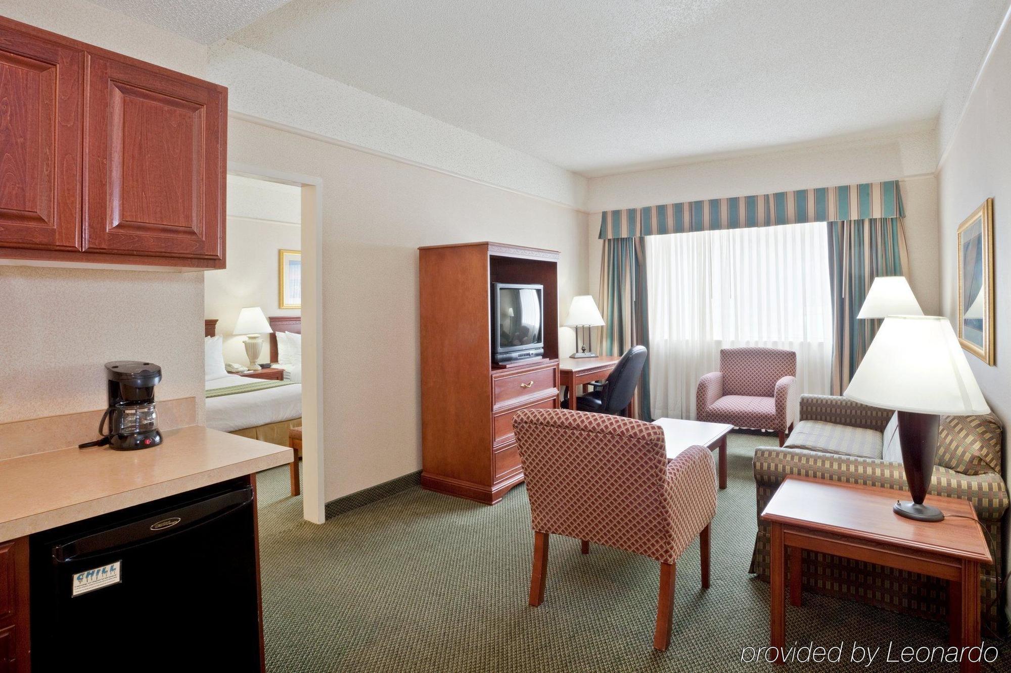 Holiday Inn Hotel & Suites Overland Park-West By Ihg חדר תמונה